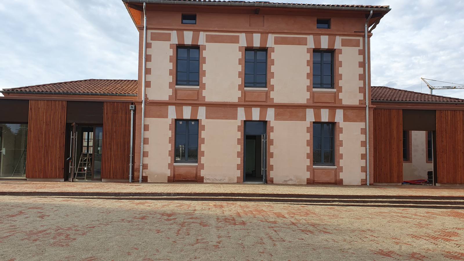Rénovation et remplacement de menuiseries extérieures pour bâtiments publics, tertiaires et industriels à Montauban, Toulouse et Cahors
