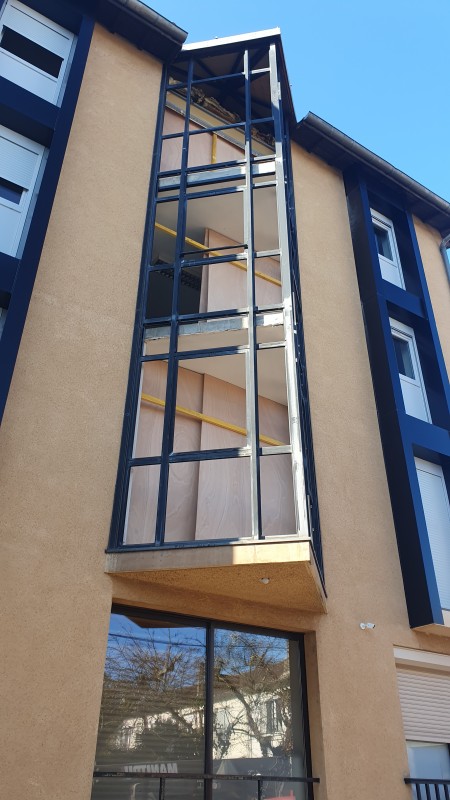 Réhabilitation et rénovation de bâtiment avec installation de murs-rideaux à Montauban